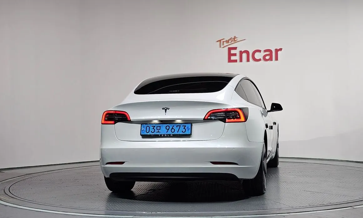Tesla Model 3 — фото 5
