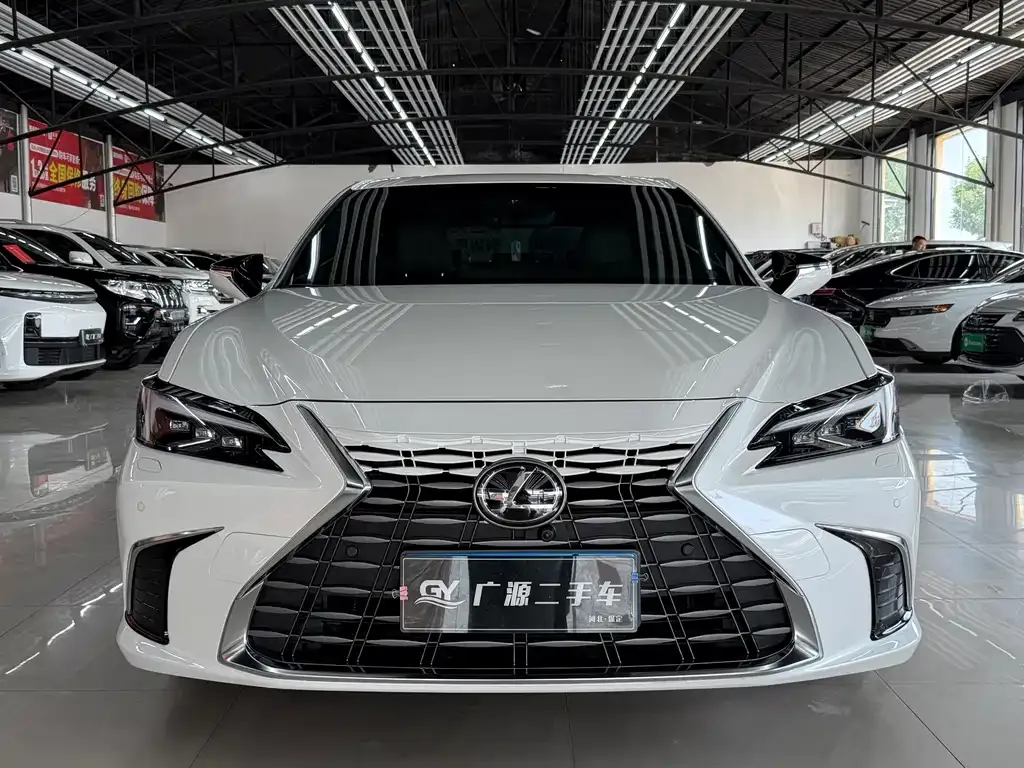 Lexus ES — фото 10