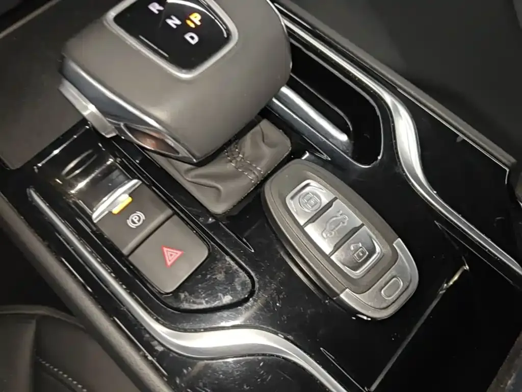 Hongqi E-QM5 — фото 10