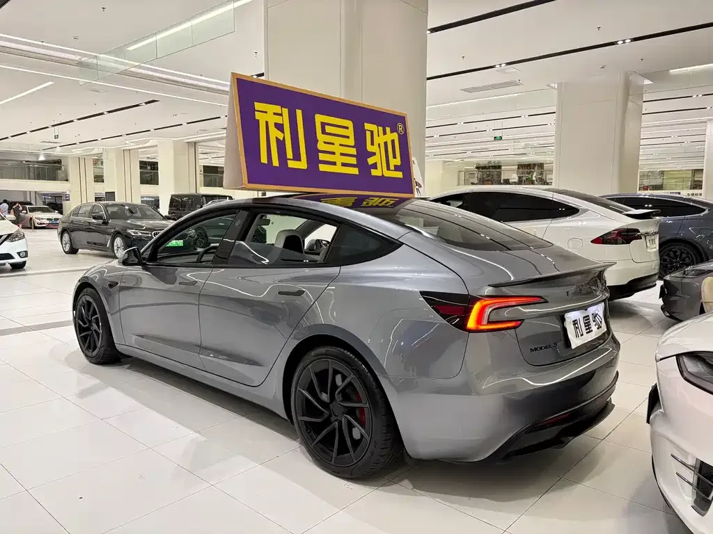 Tesla Model 3 — фото 6