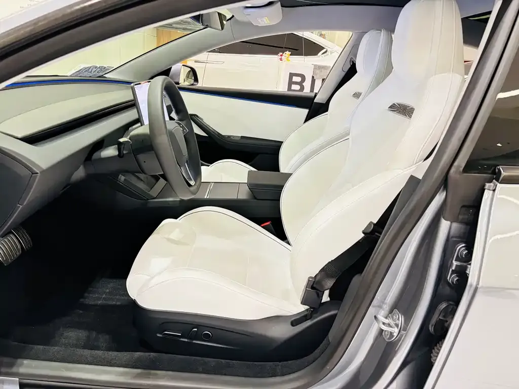 Tesla Model 3 — фото 9