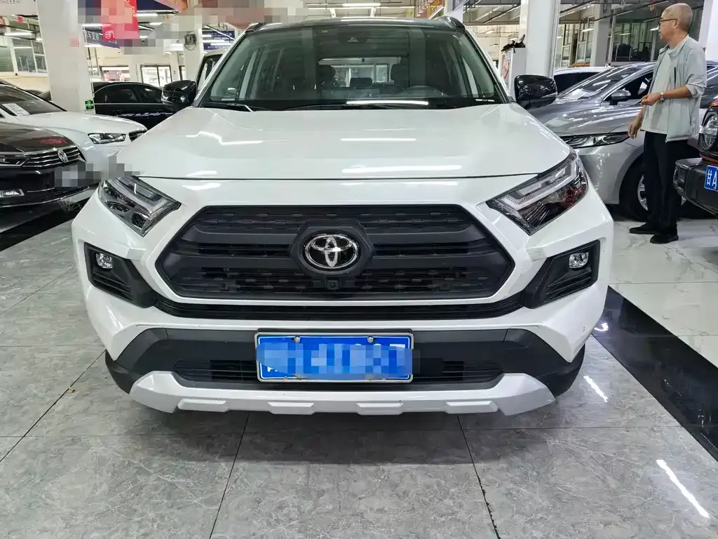 Toyota RAV4 — фото 10