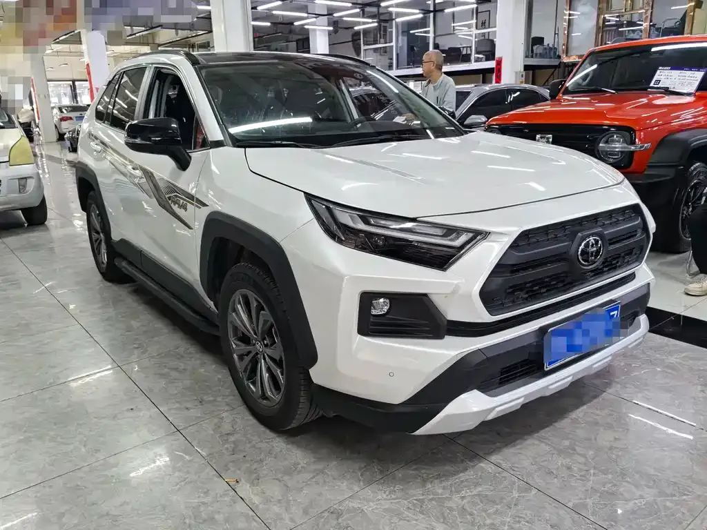 Toyota RAV4 — фото 2