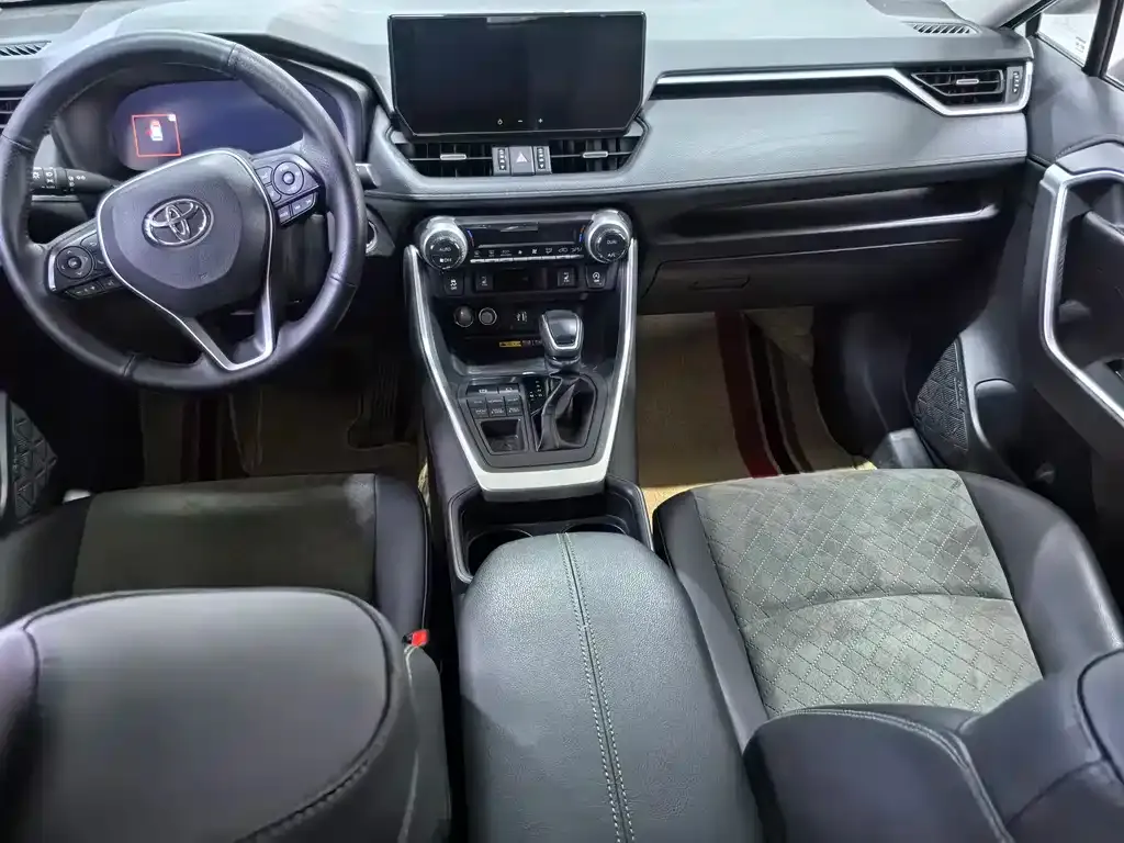 Toyota RAV4 — фото 9