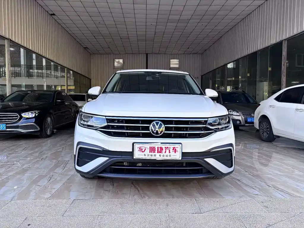 Volkswagen Tiguan L — фото 8