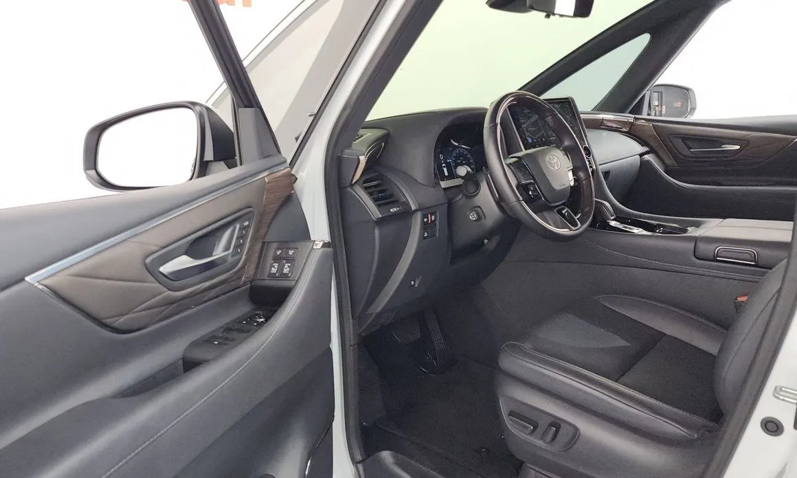Toyota Alphard — фото 5