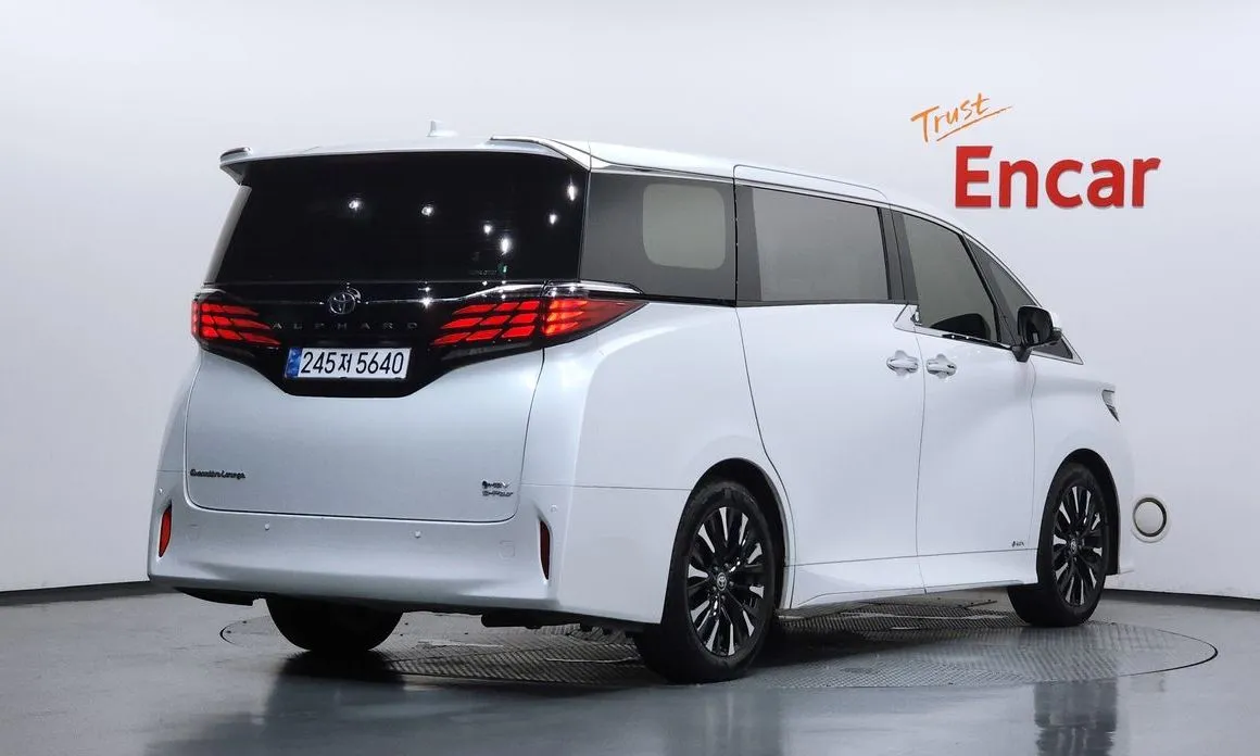 Toyota Alphard — фото 9
