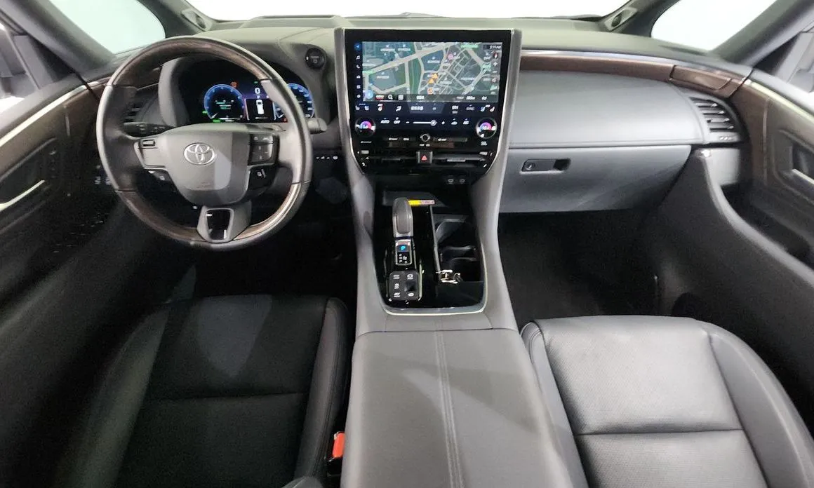 Toyota Alphard — фото 10
