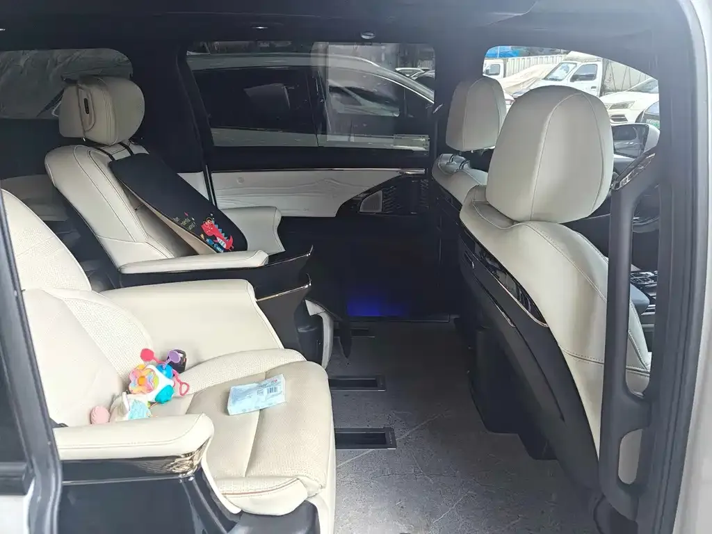GAC Motor Trumpchi M8 — фото 9