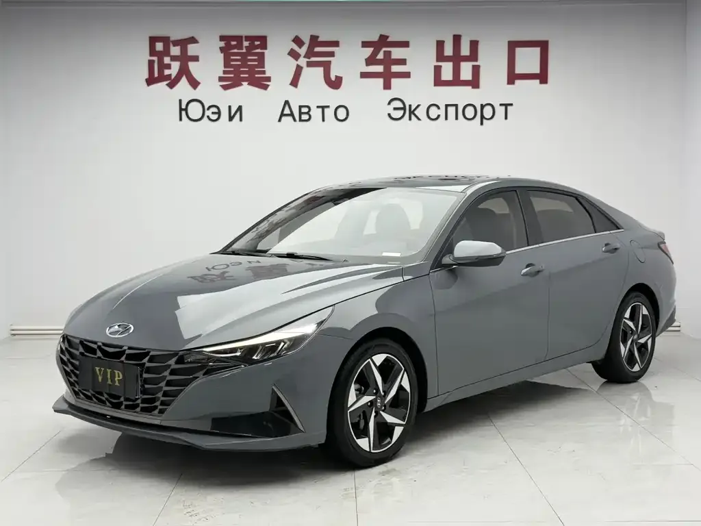 Hyundai Elantra — фото 1