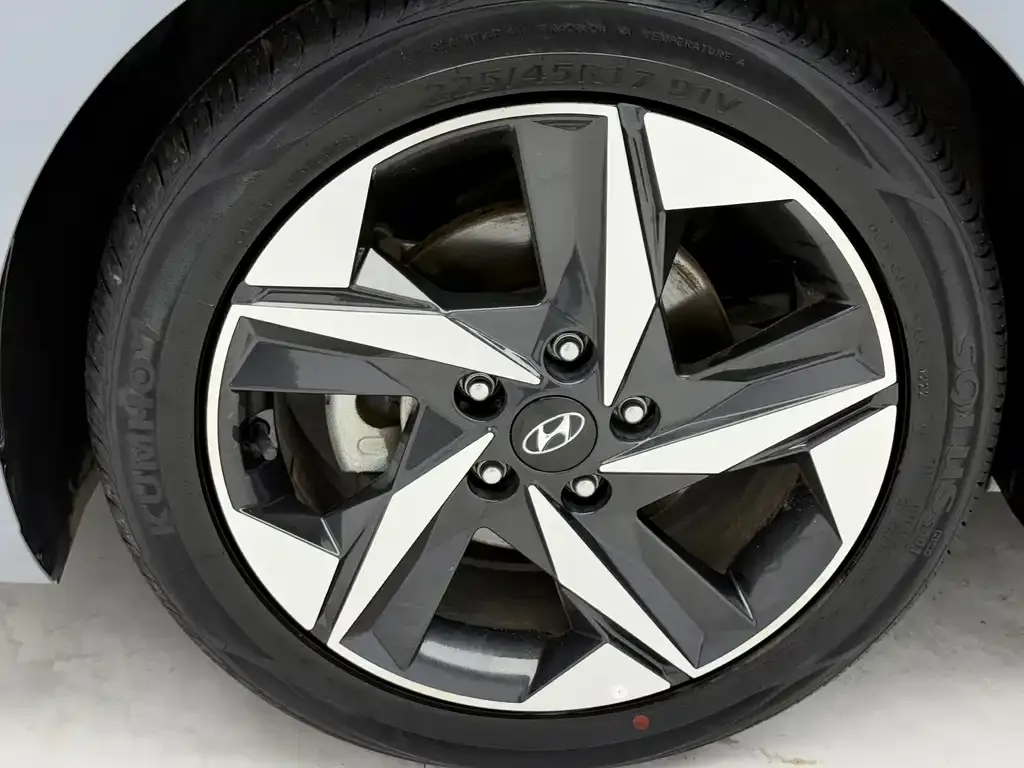 Hyundai Elantra — фото 6