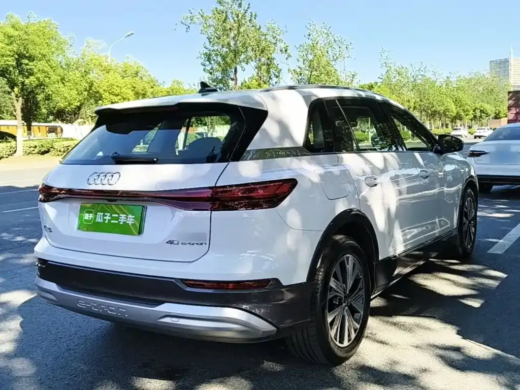 Audi Q5 e-tron — фото 2