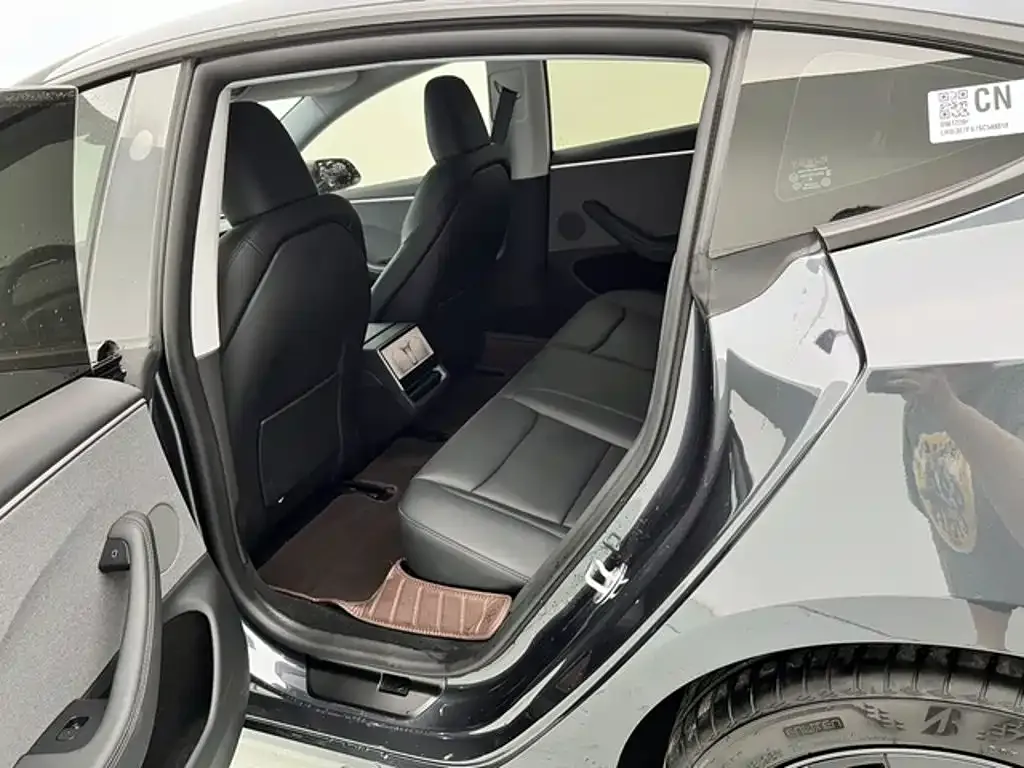 Tesla Model 3 — фото 4