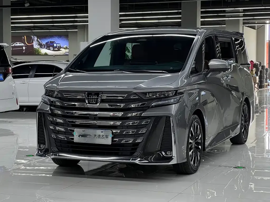 Toyota Vellfire — фото 1