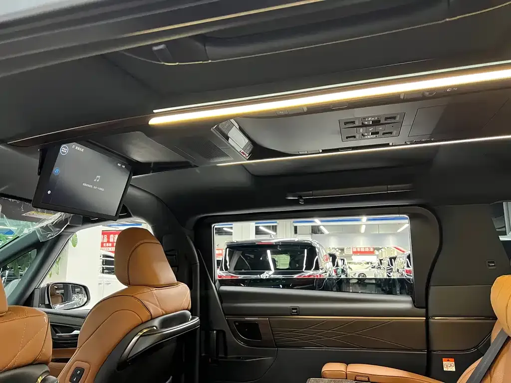 Toyota Vellfire — фото 3