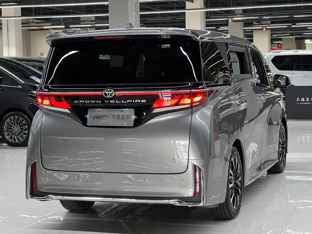 Toyota Vellfire — фото 6