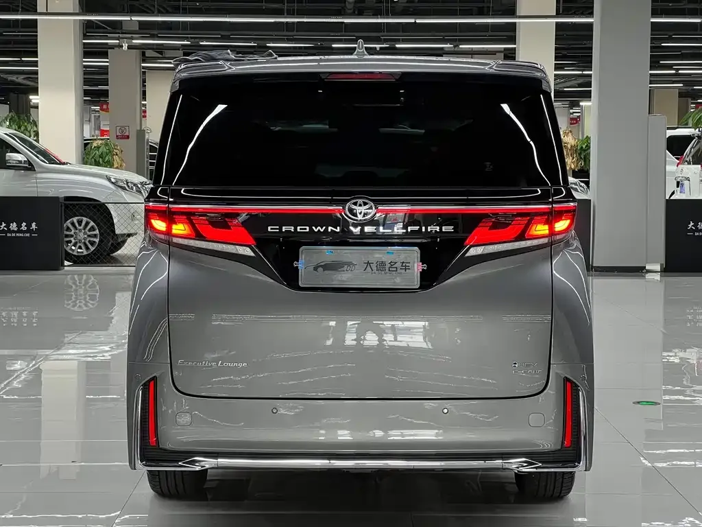 Toyota Vellfire — фото 9