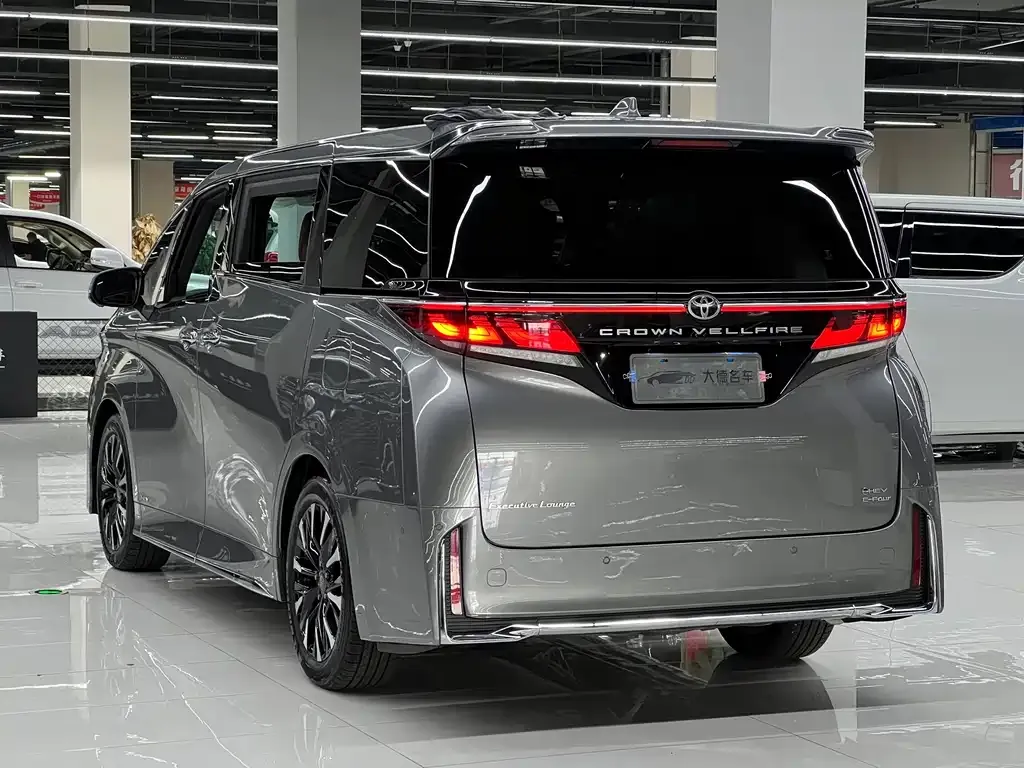 Toyota Vellfire — фото 8