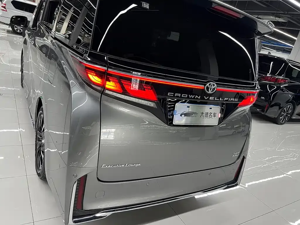 Toyota Vellfire — фото 7