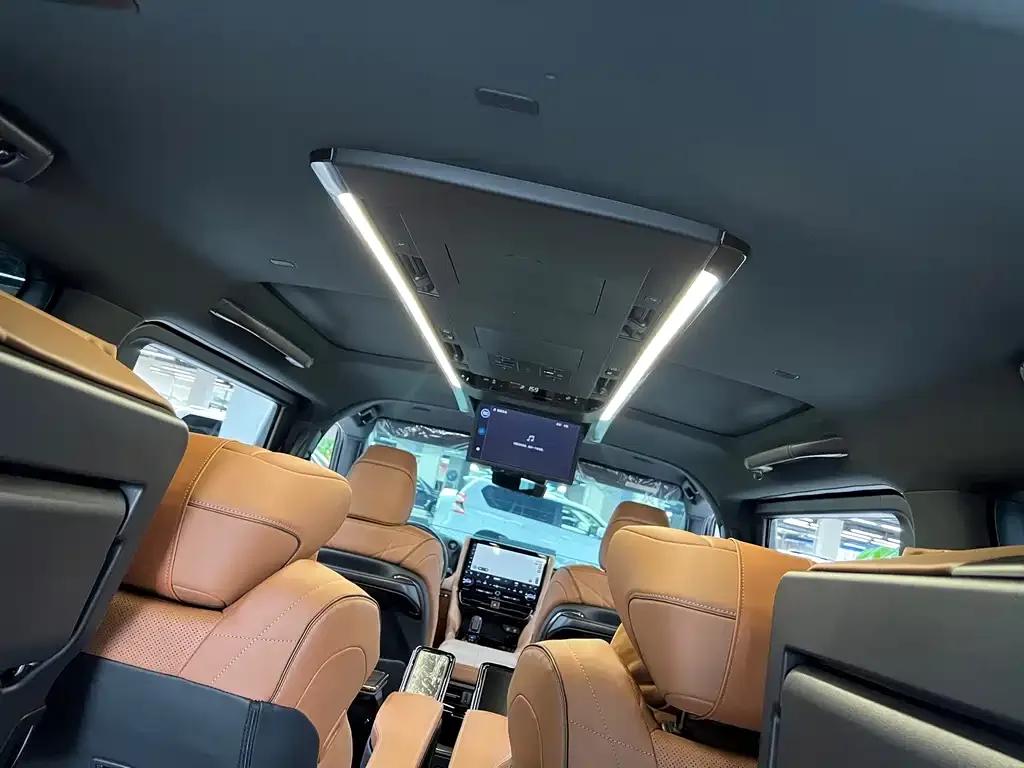 Toyota Vellfire — фото 4