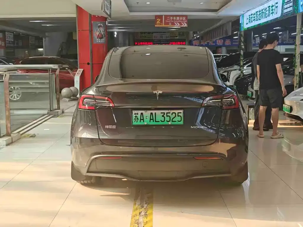 Tesla Model Y — фото 5