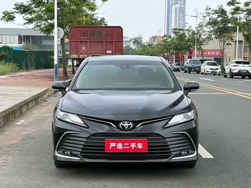 Toyota Camry — фото 2