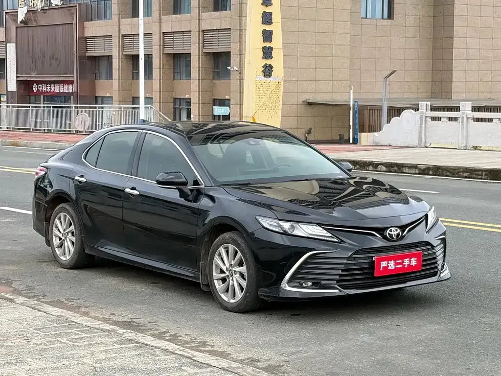 Toyota Camry — фото 5