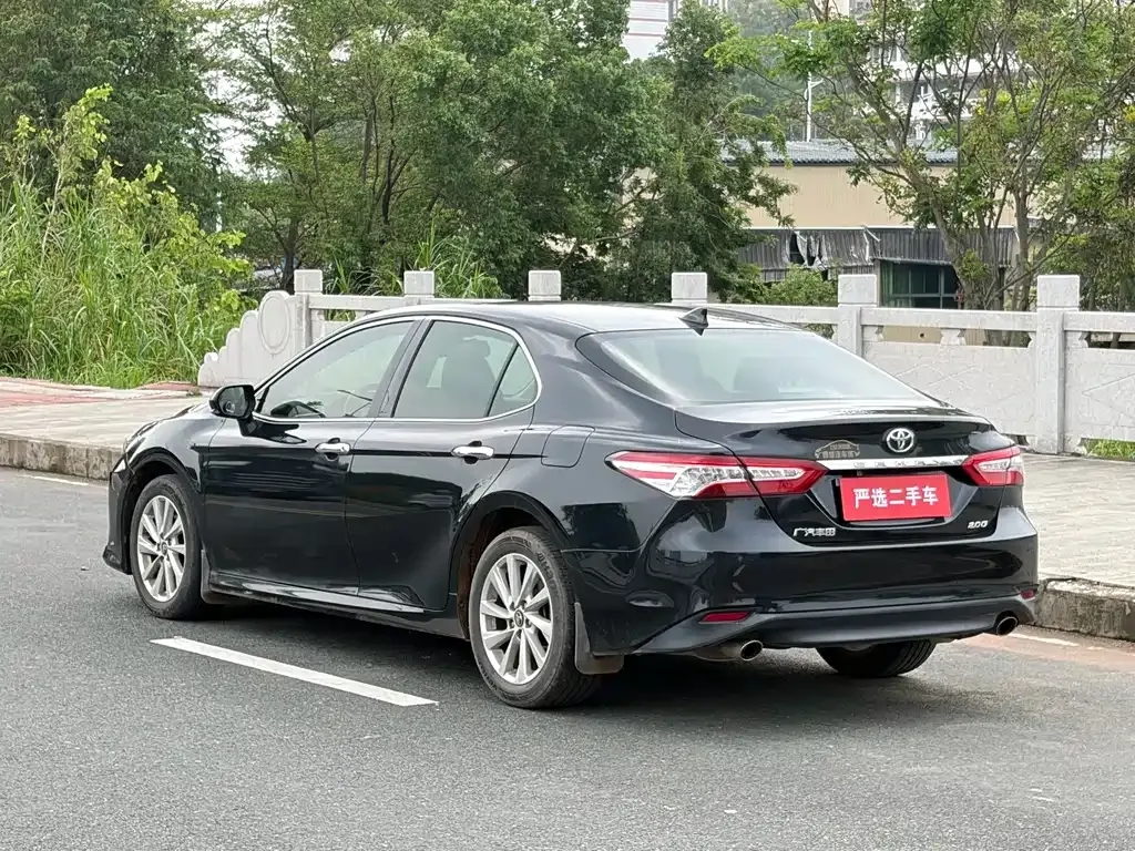 Toyota Camry — фото 9