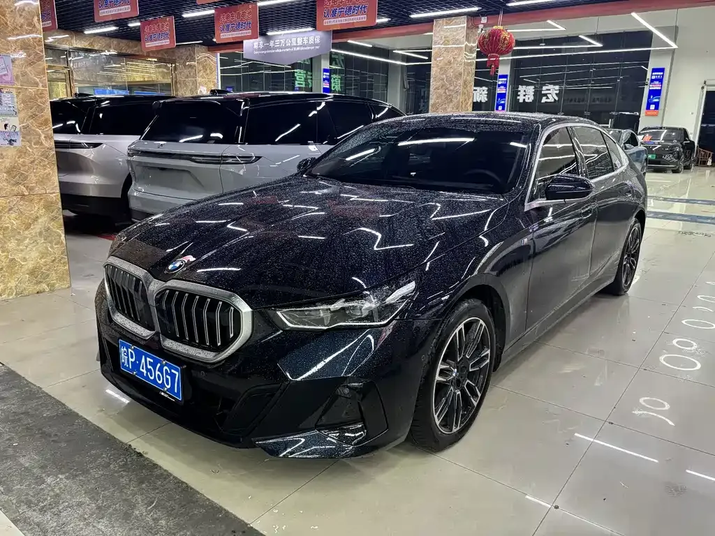 BMW 5 Series — фото 1