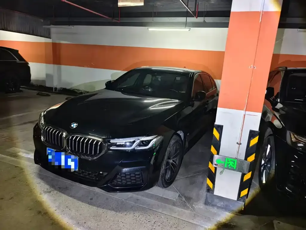 BMW 5 Series — фото 1