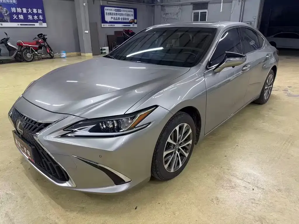 Lexus ES — фото 1
