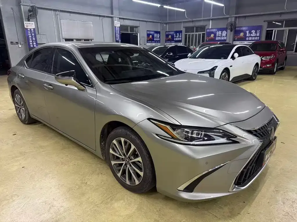 Lexus ES — фото 10