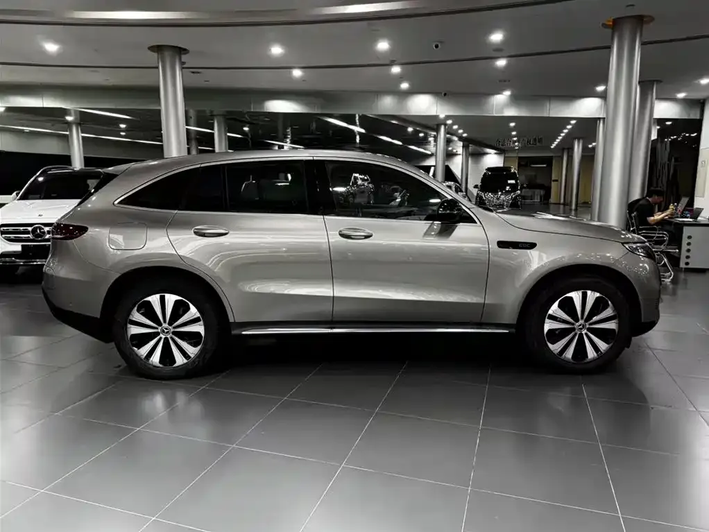 Mercedes-Benz EQC — фото 9