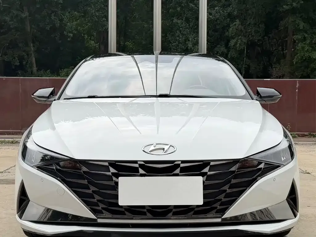 Hyundai Elantra — фото 3