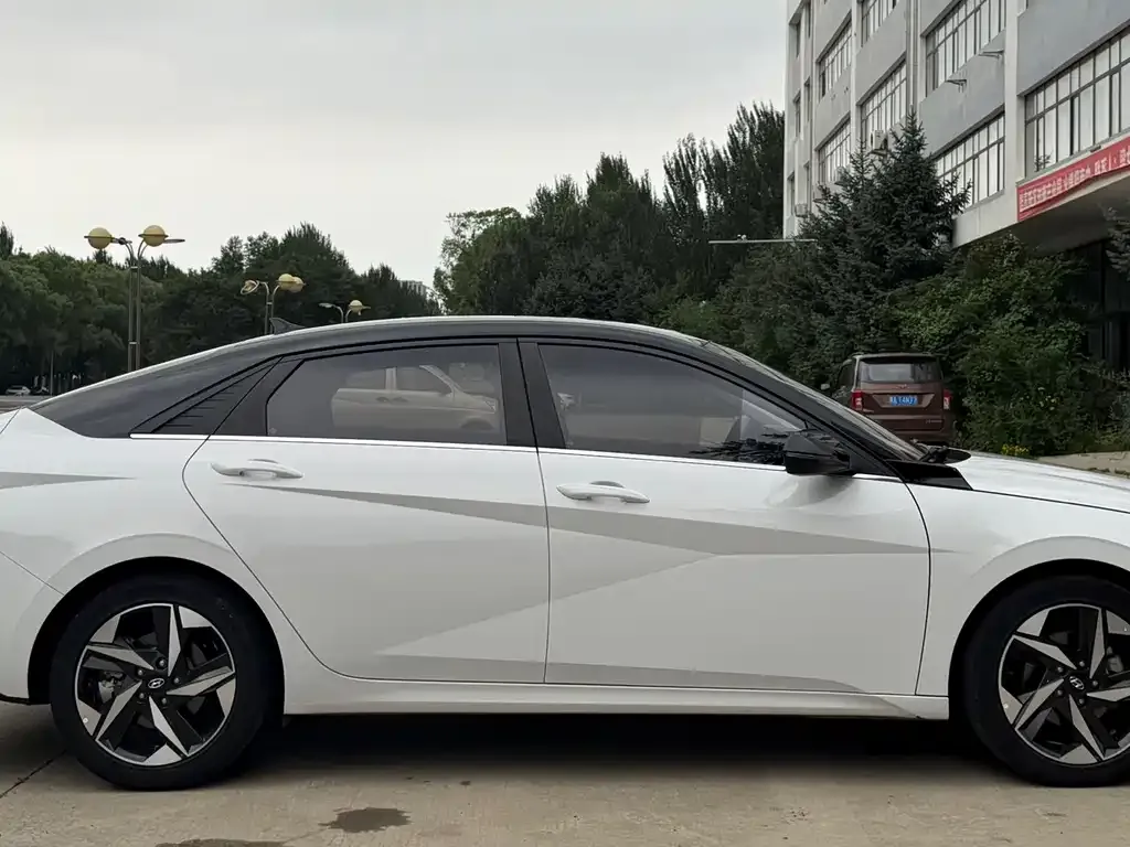 Hyundai Elantra — фото 5