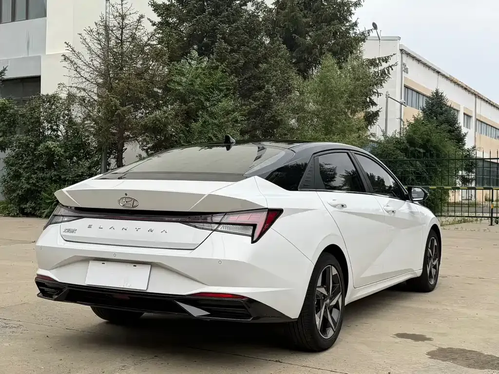 Hyundai Elantra — фото 4