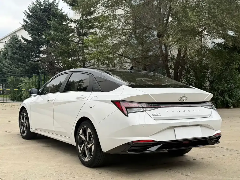 Hyundai Elantra — фото 6