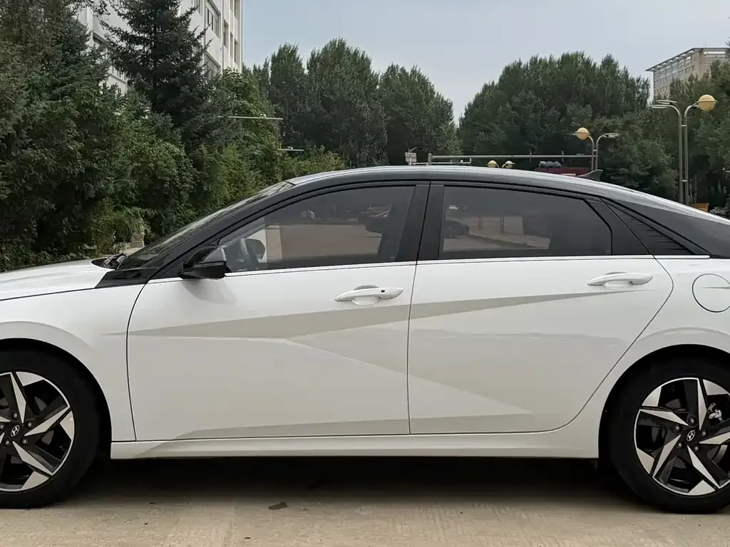 Hyundai Elantra — фото 2