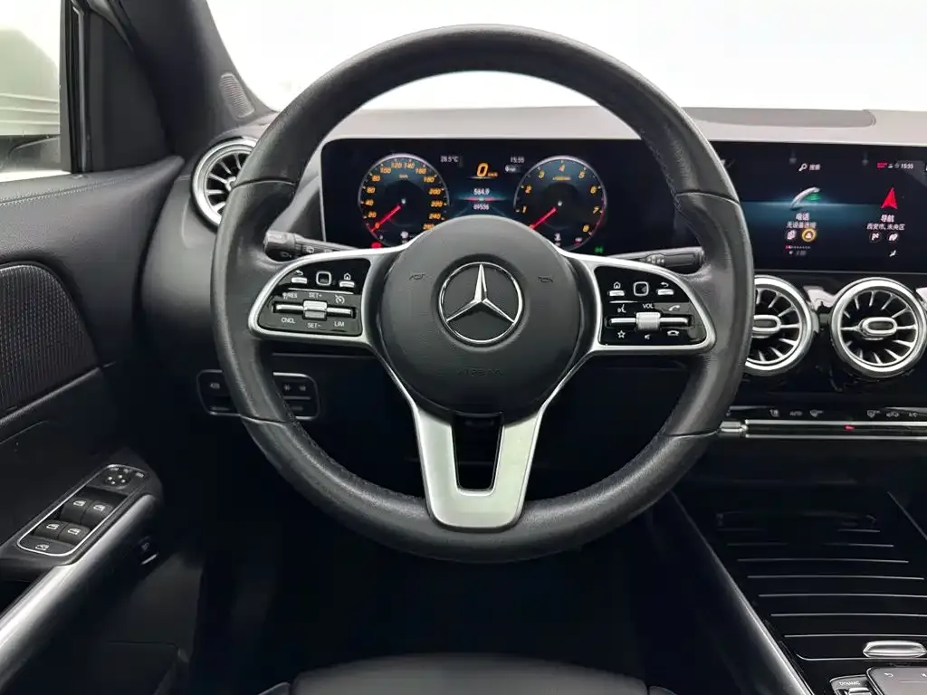 Mercedes-Benz GLA — фото 10
