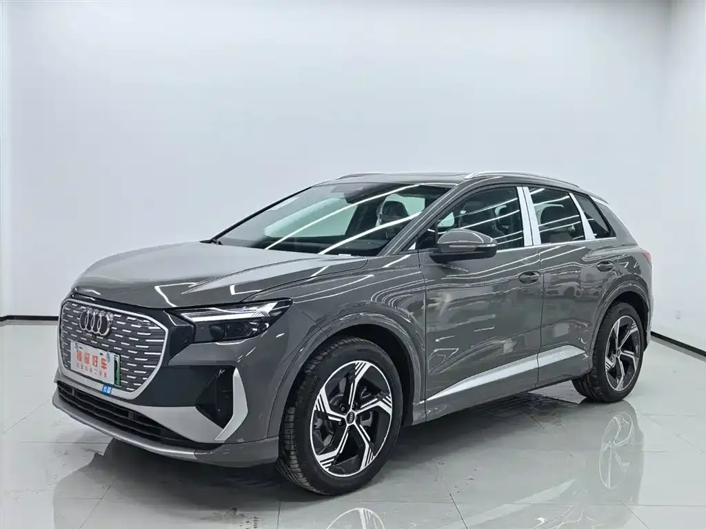 Audi Q4 e-tron — фото 1