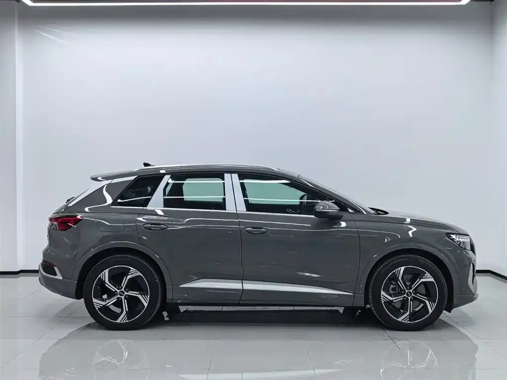 Audi Q4 e-tron — фото 4