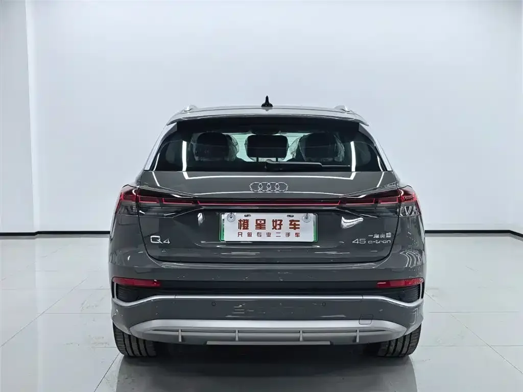 Audi Q4 e-tron — фото 9