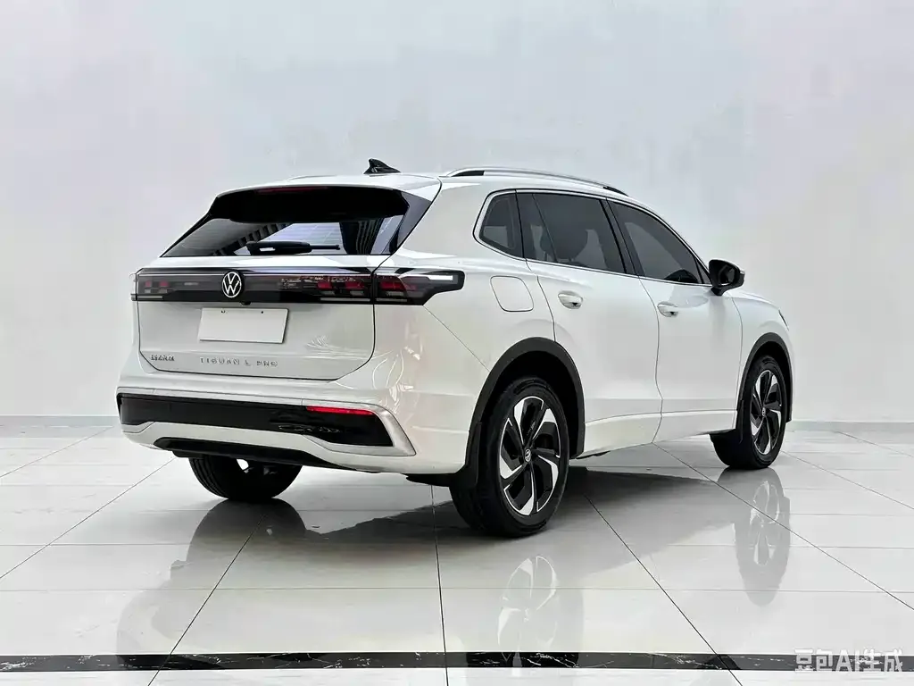 Volkswagen Tiguan L — фото 6