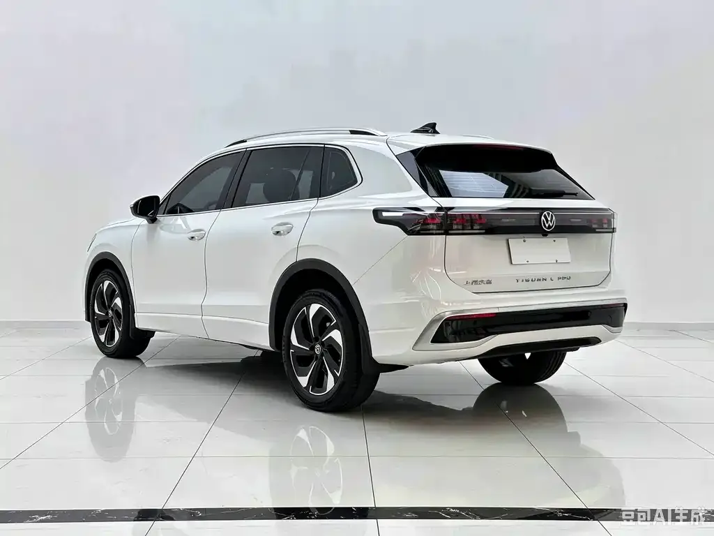 Volkswagen Tiguan L — фото 4