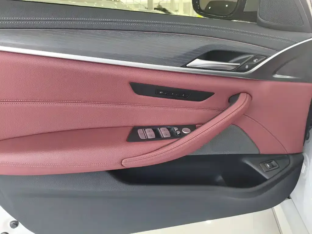 BMW 5 Series — фото 10