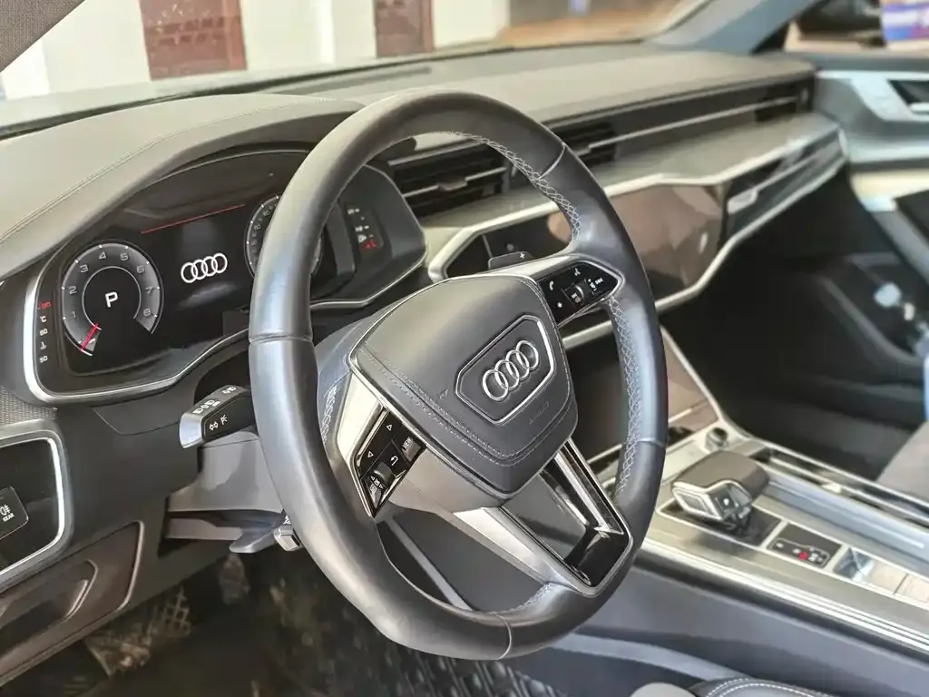 Audi A6L — фото 9