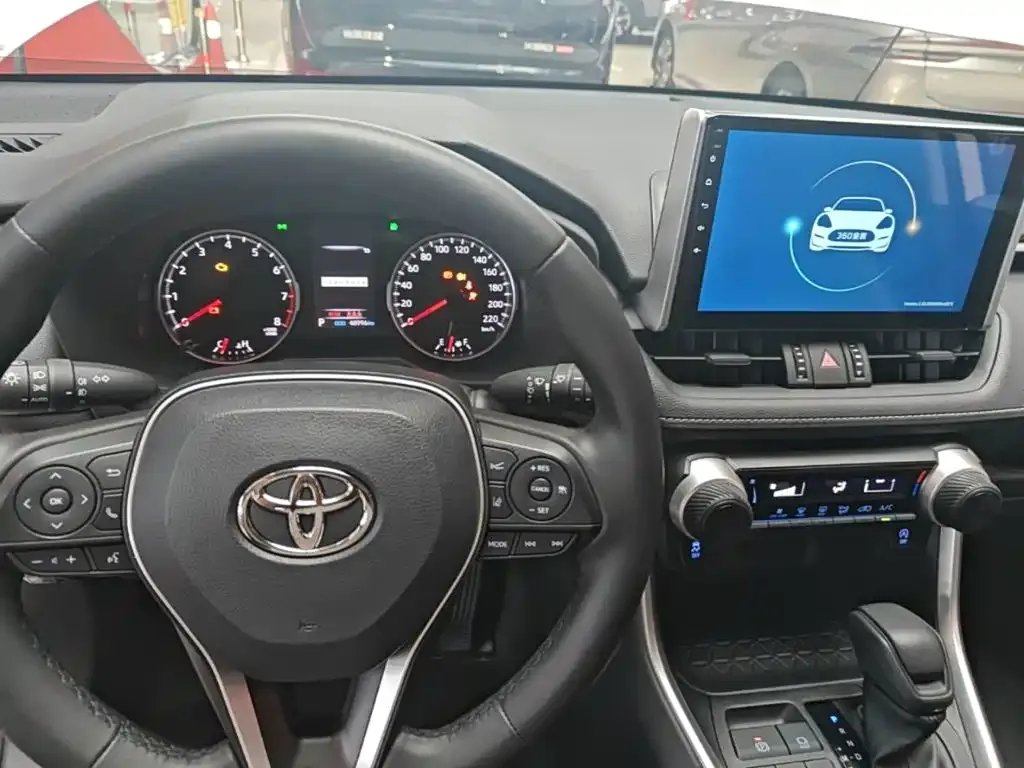Toyota RAV4 — фото 6