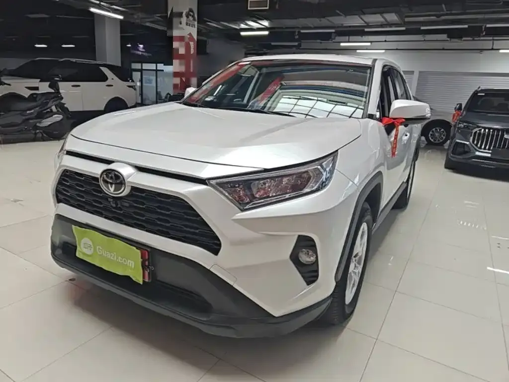 Toyota RAV4 — фото 2