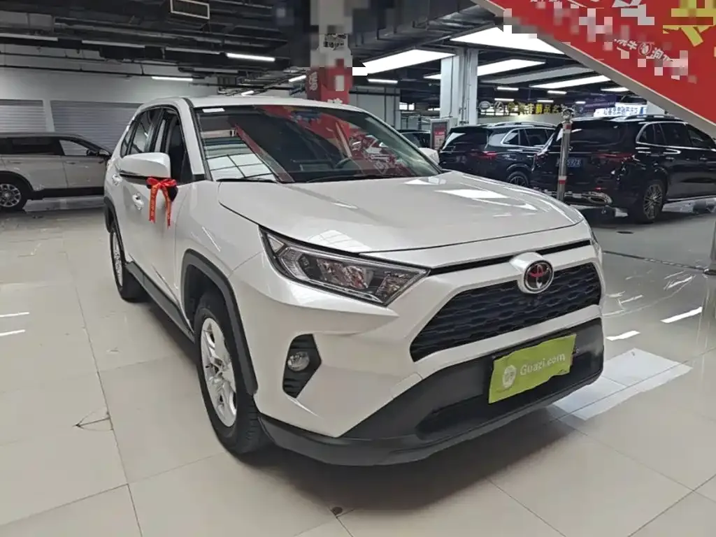Toyota RAV4 — фото 7
