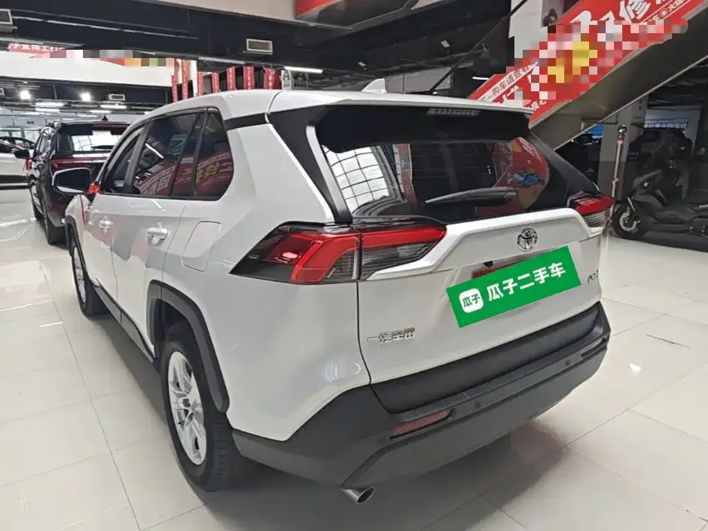 Toyota RAV4 — фото 3
